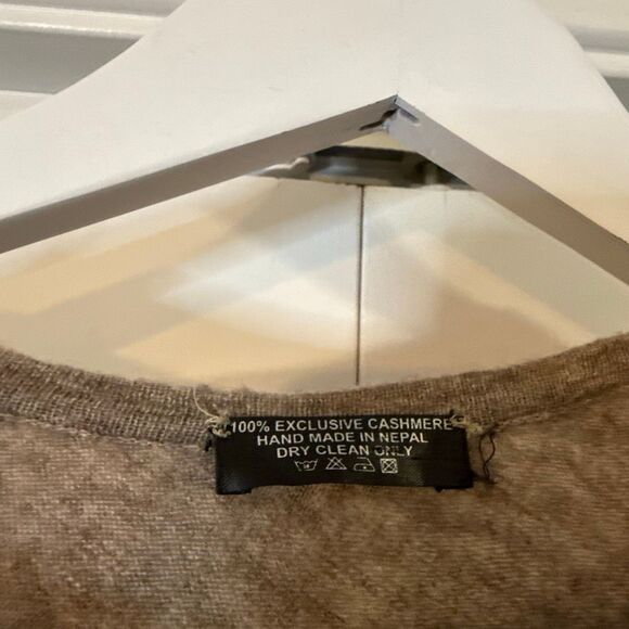 100% Cashmere sand poncho shawl coverup one size - Picture 4 of 8